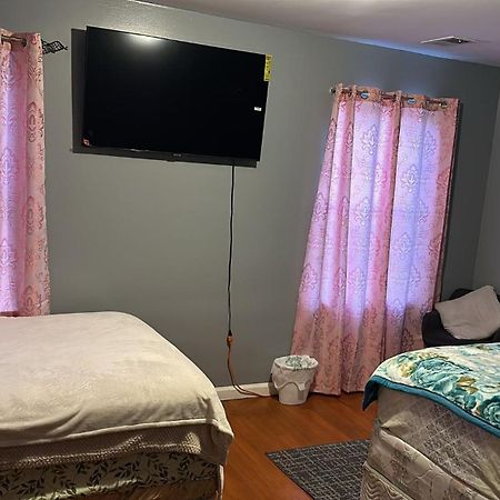 Divine Villa Guest House 65 Sherman 6Mins To Airport And 4Mins To Penn Station Newark Exterior foto
